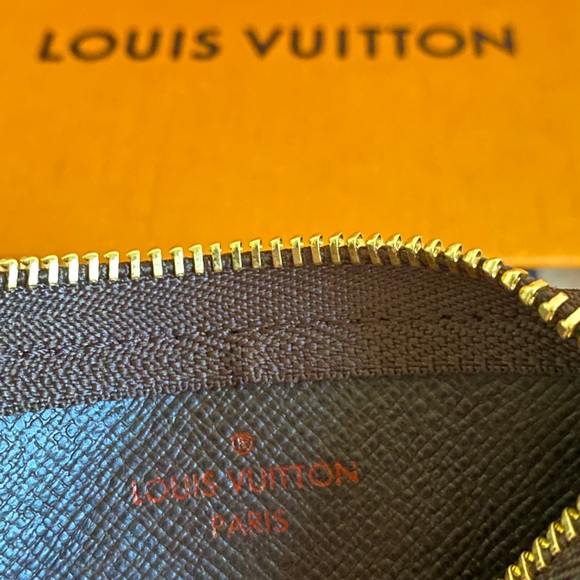 💕Louis Vuitton Key Pouch BRAND NEW - Picture 5 of 6